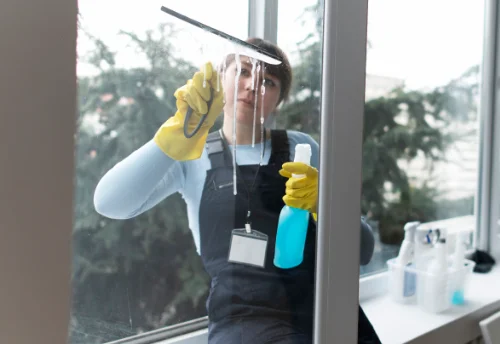 Nettoyage de vitres intérieures et extérieures à Vindelle